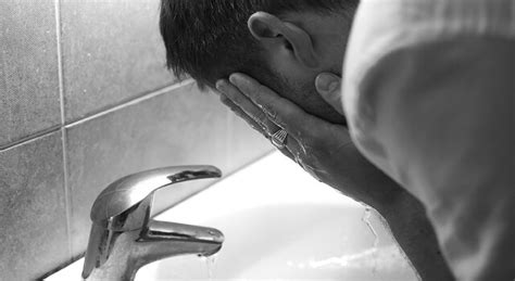 can i rinse my eyes with tap water|More.